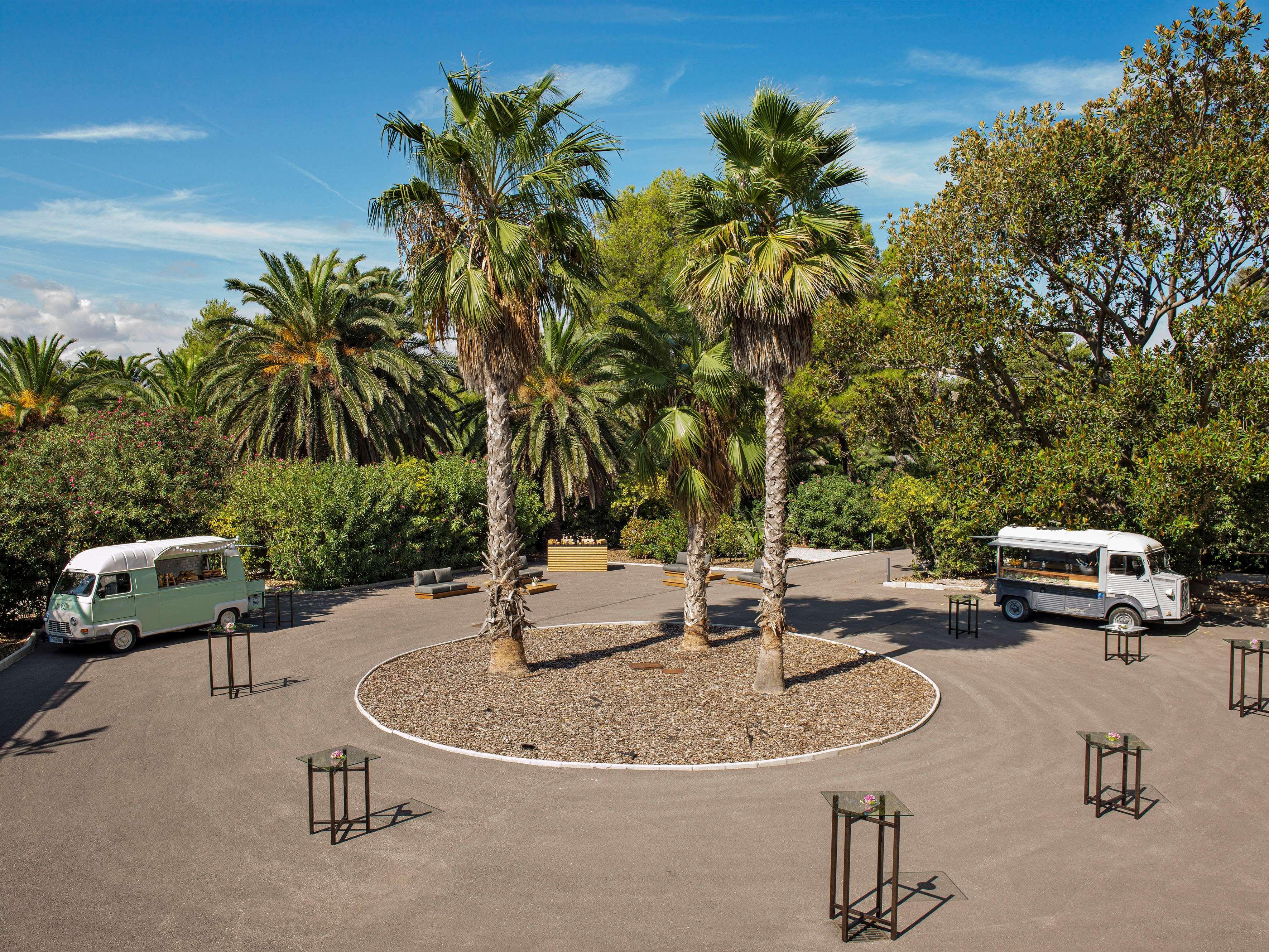 Hotel Me Sitges Terramar Exteriér fotografie The parking lot at the Desert Botanical Gardens