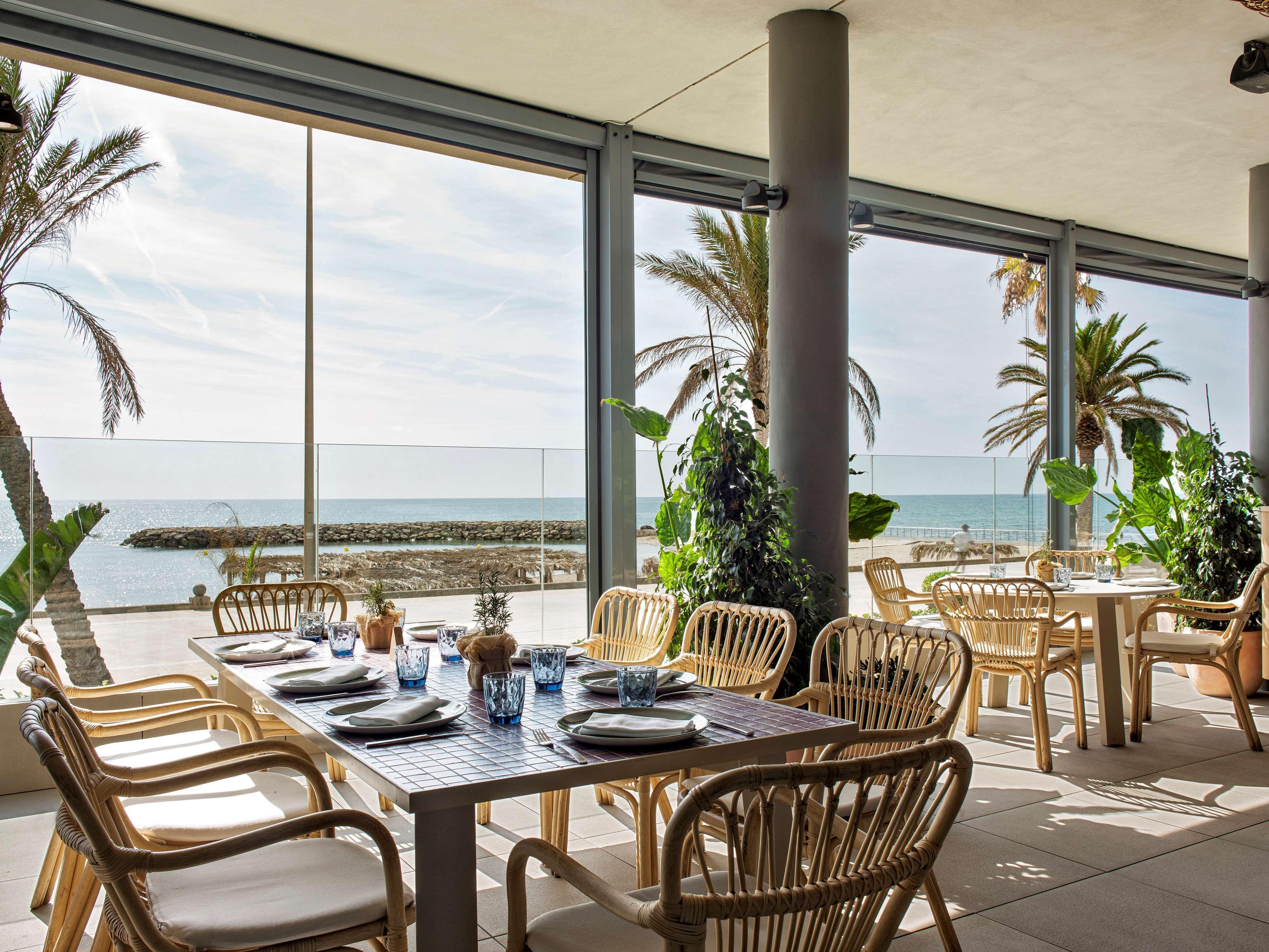 Hotel Me Sitges Terramar Exteriér fotografie Restaurant