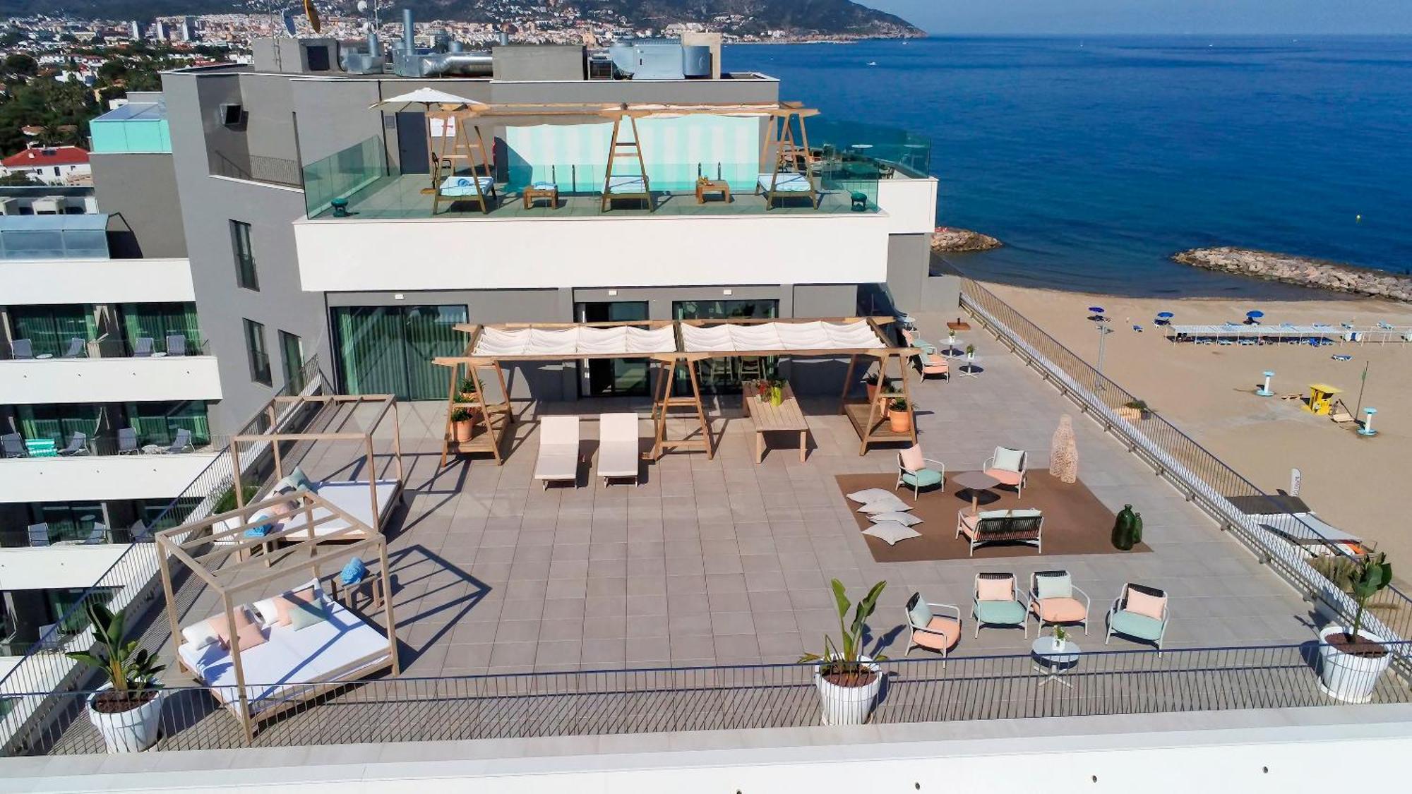 Hotel Me Sitges Terramar Exteriér fotografie The hotel's rooftop
