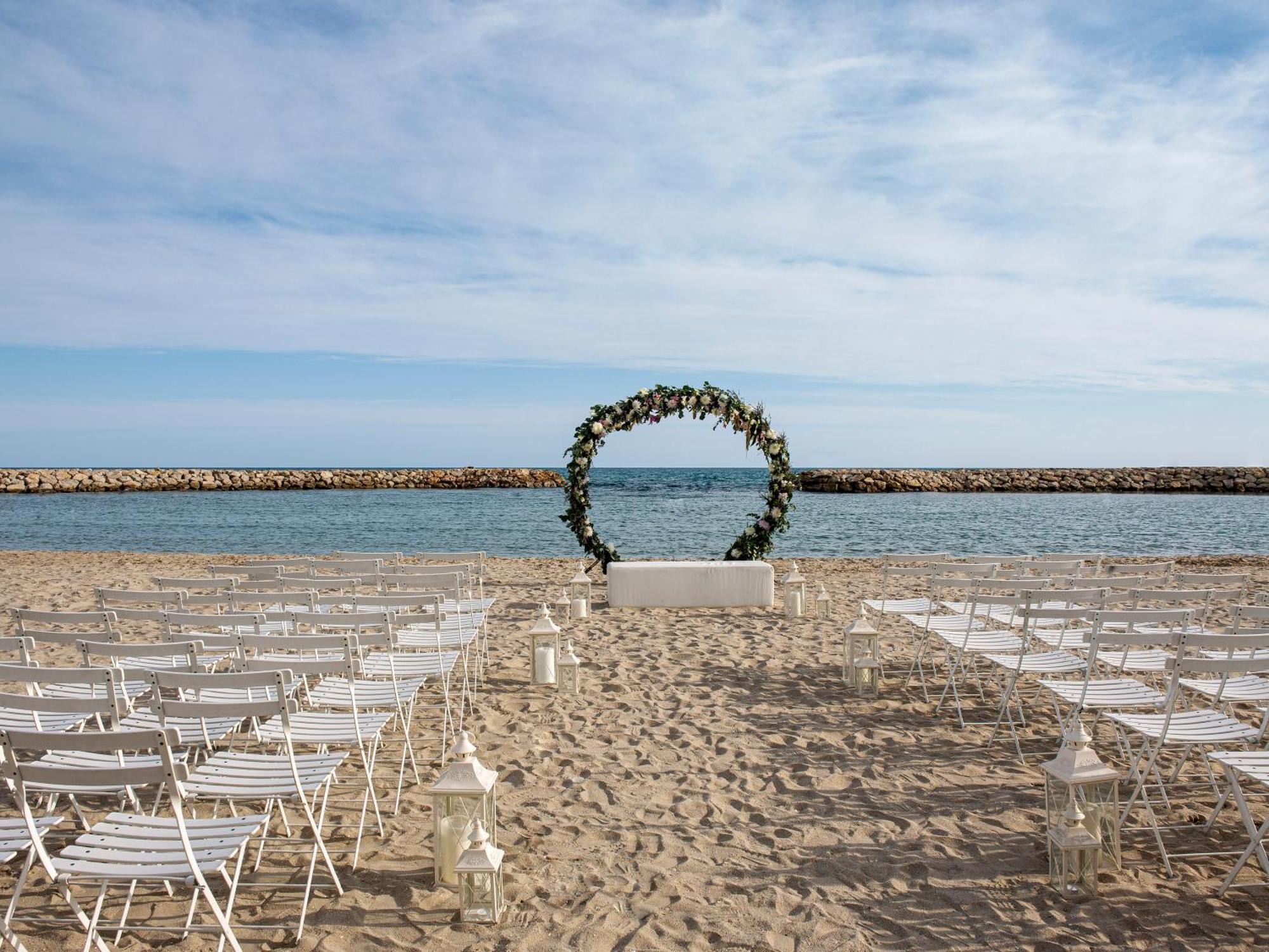 Hotel Me Sitges Terramar Exteriér fotografie The beach at the resort