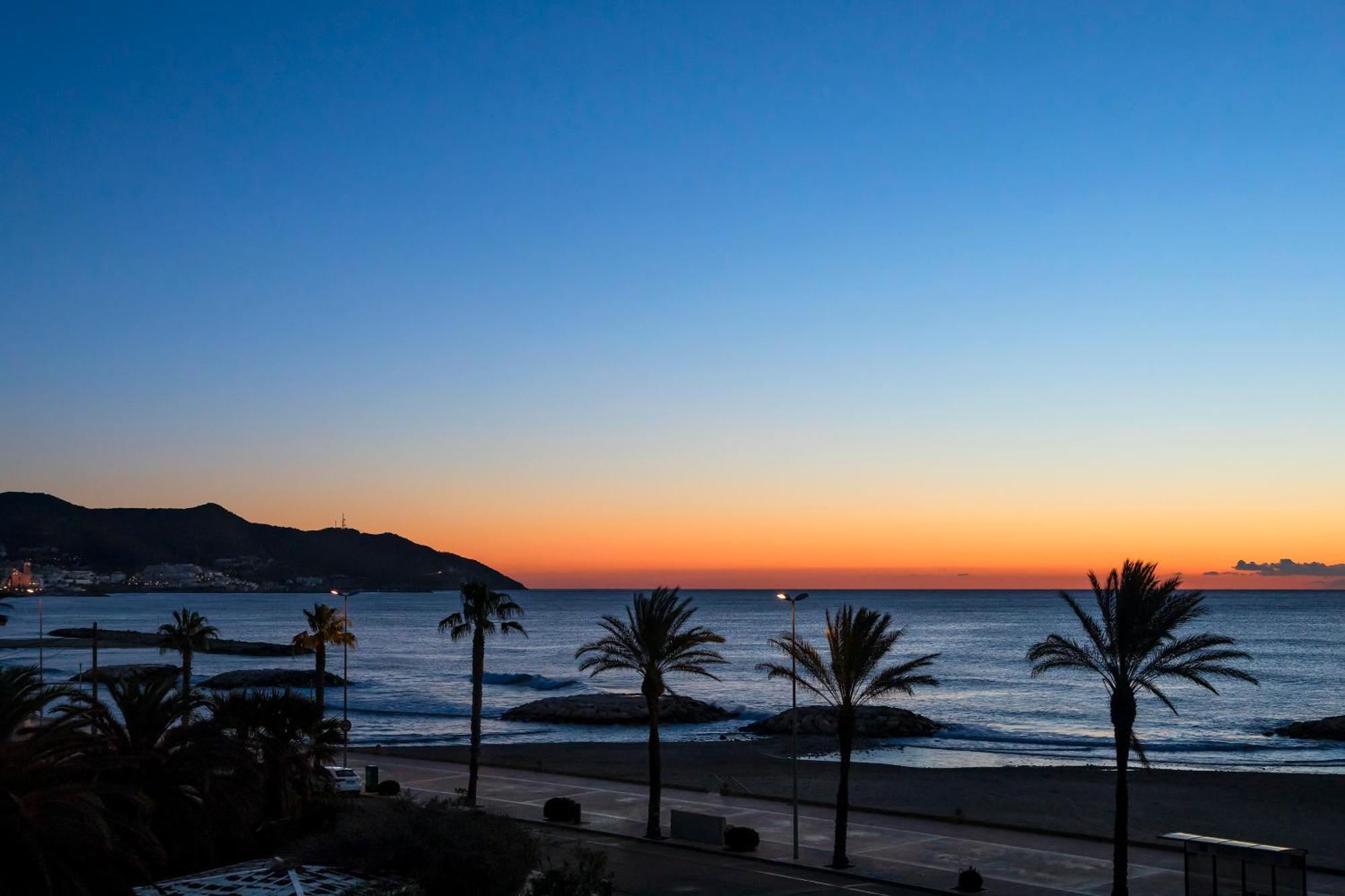 Hotel Me Sitges Terramar Exteriér fotografie Sunset at Sabinillas