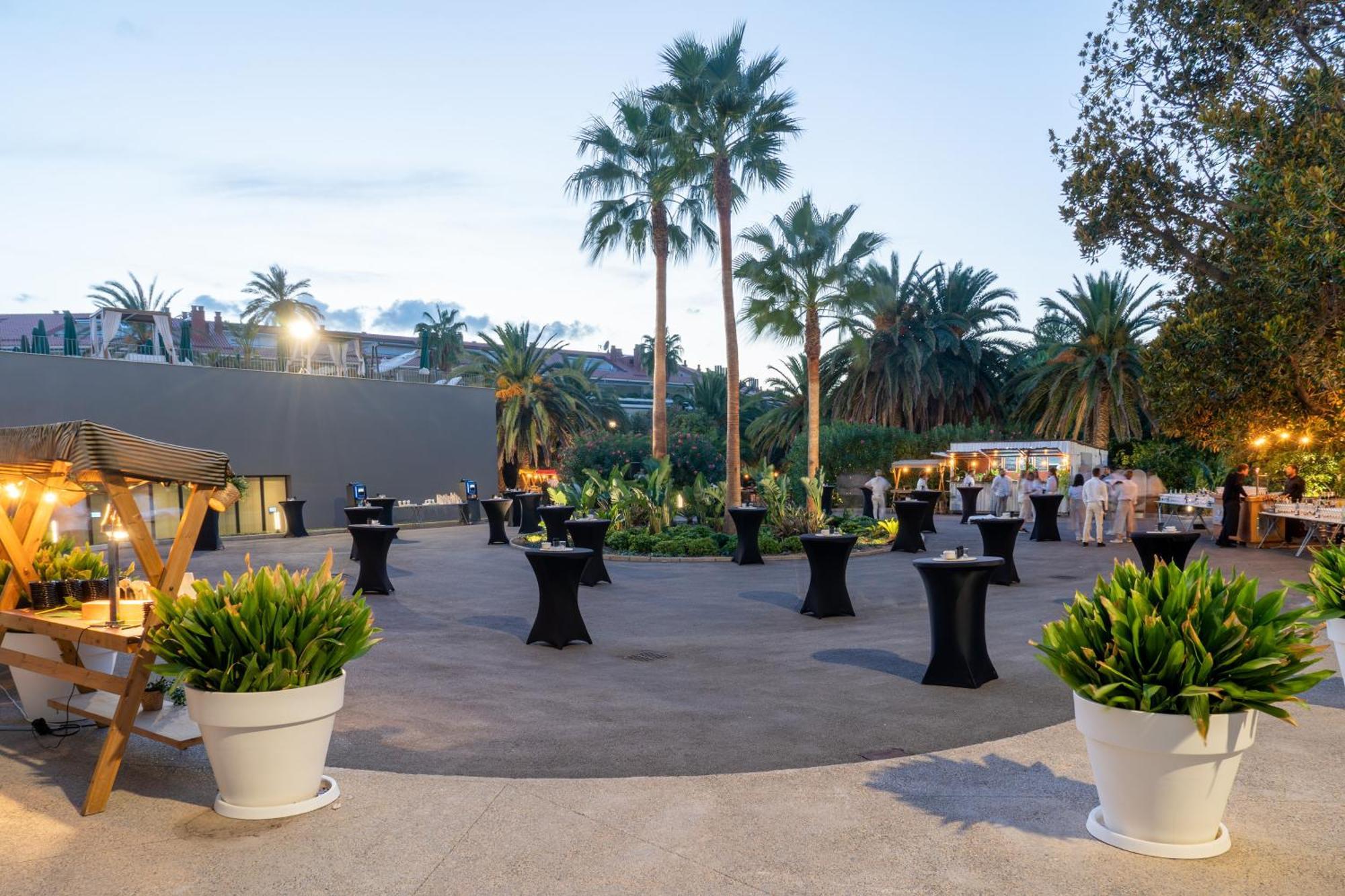 Hotel Me Sitges Terramar Exteriér fotografie The garden of the museum