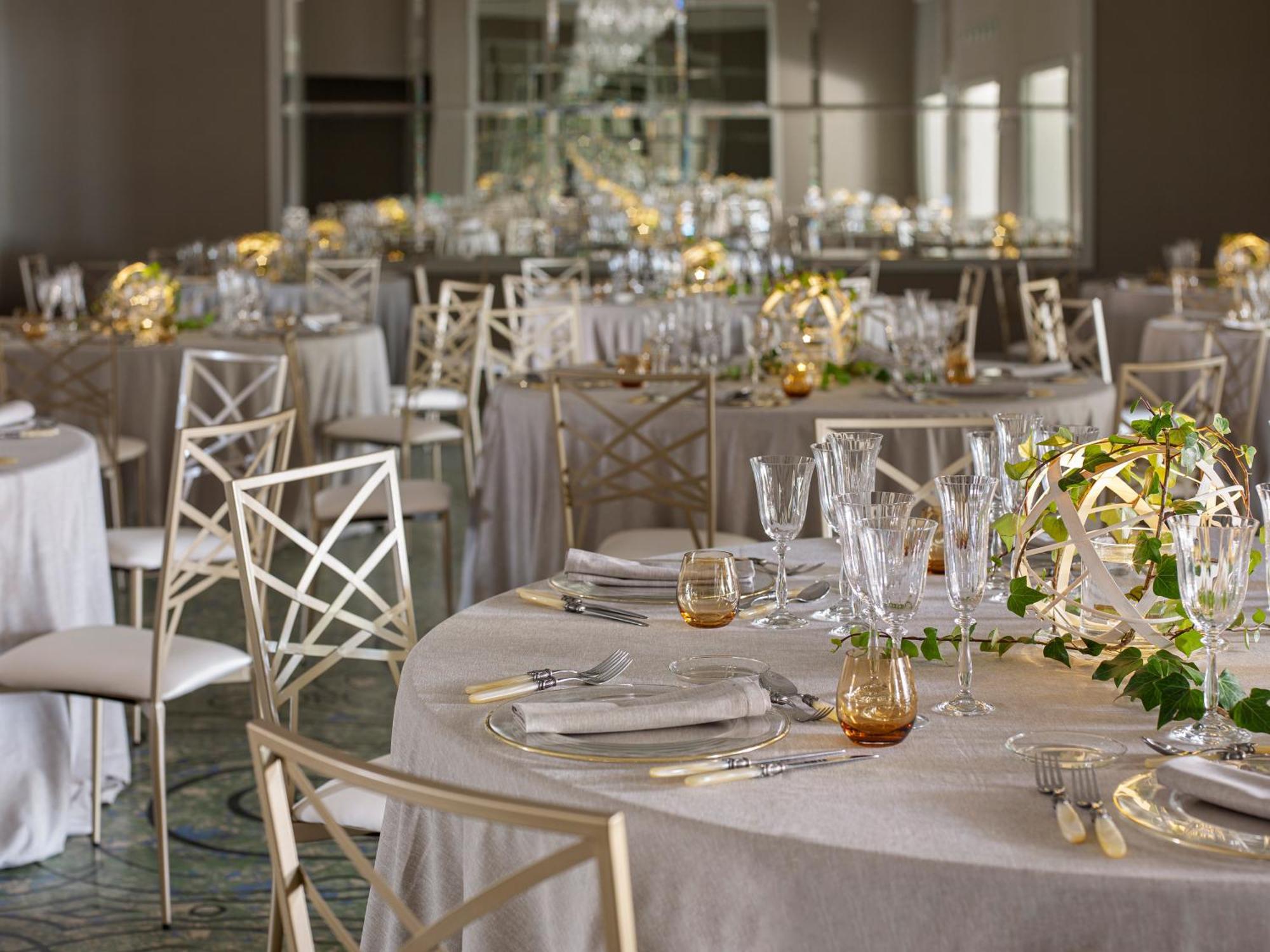Hotel Me Sitges Terramar Exteriér fotografie The ballroom at the Four Seasons Hotel