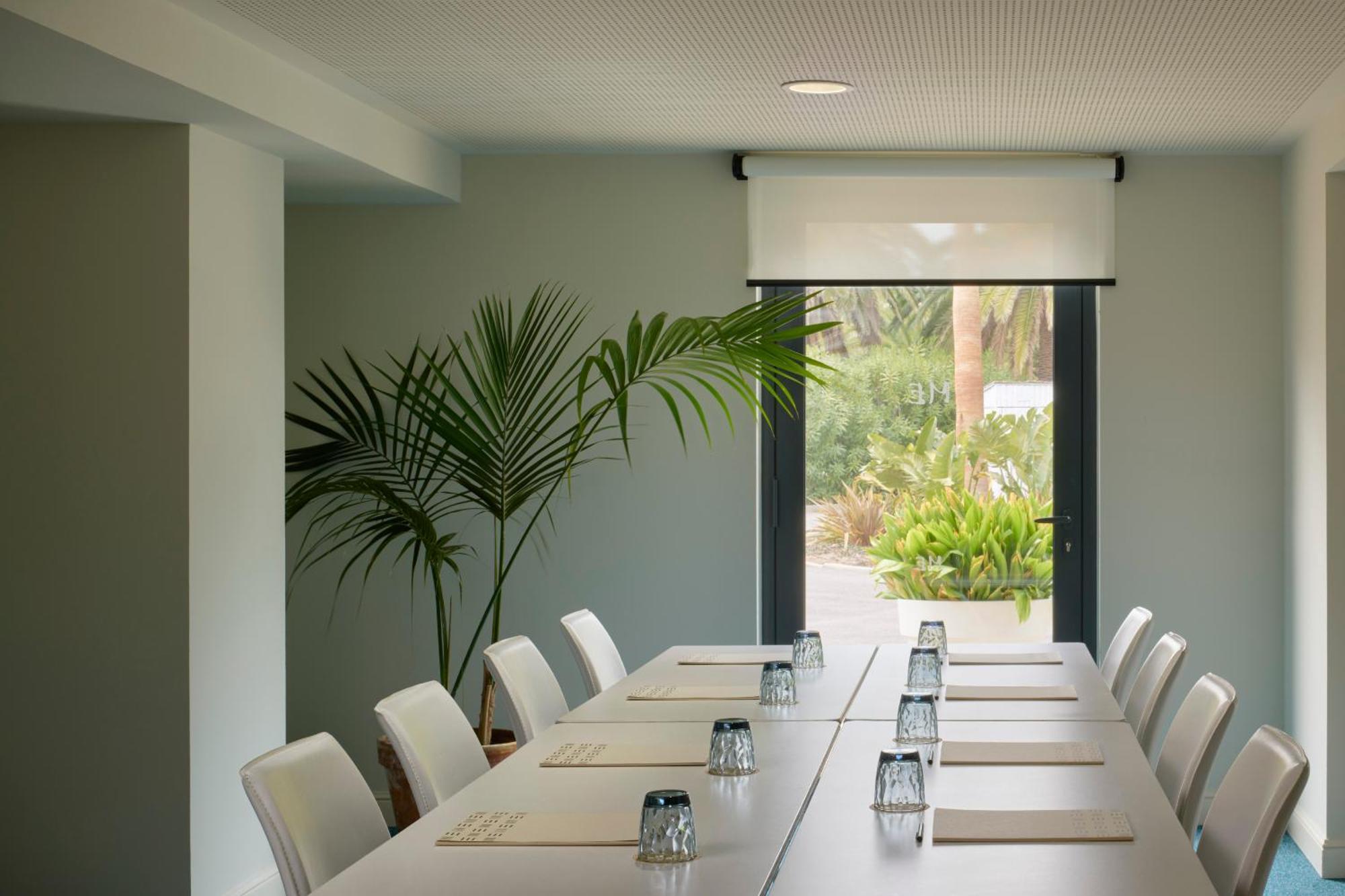 Hotel Me Sitges Terramar Exteriér fotografie Meeting room