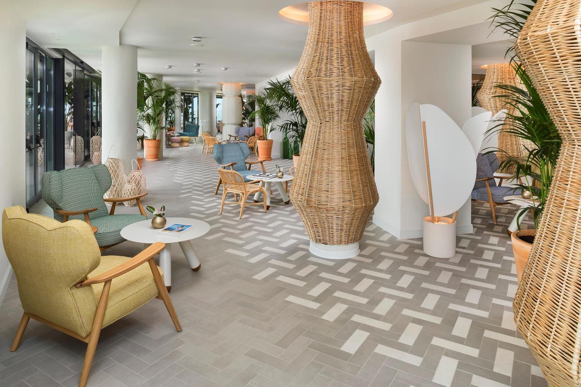 Hotel Me Sitges Terramar Exteriér fotografie Lobby