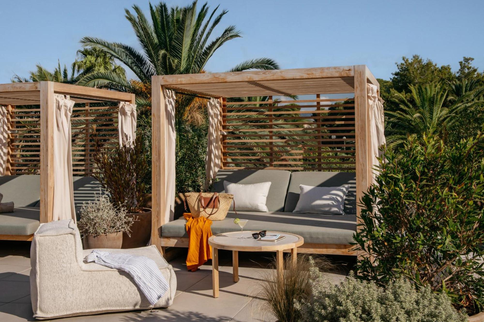Hotel Me Sitges Terramar Exteriér fotografie Pergola