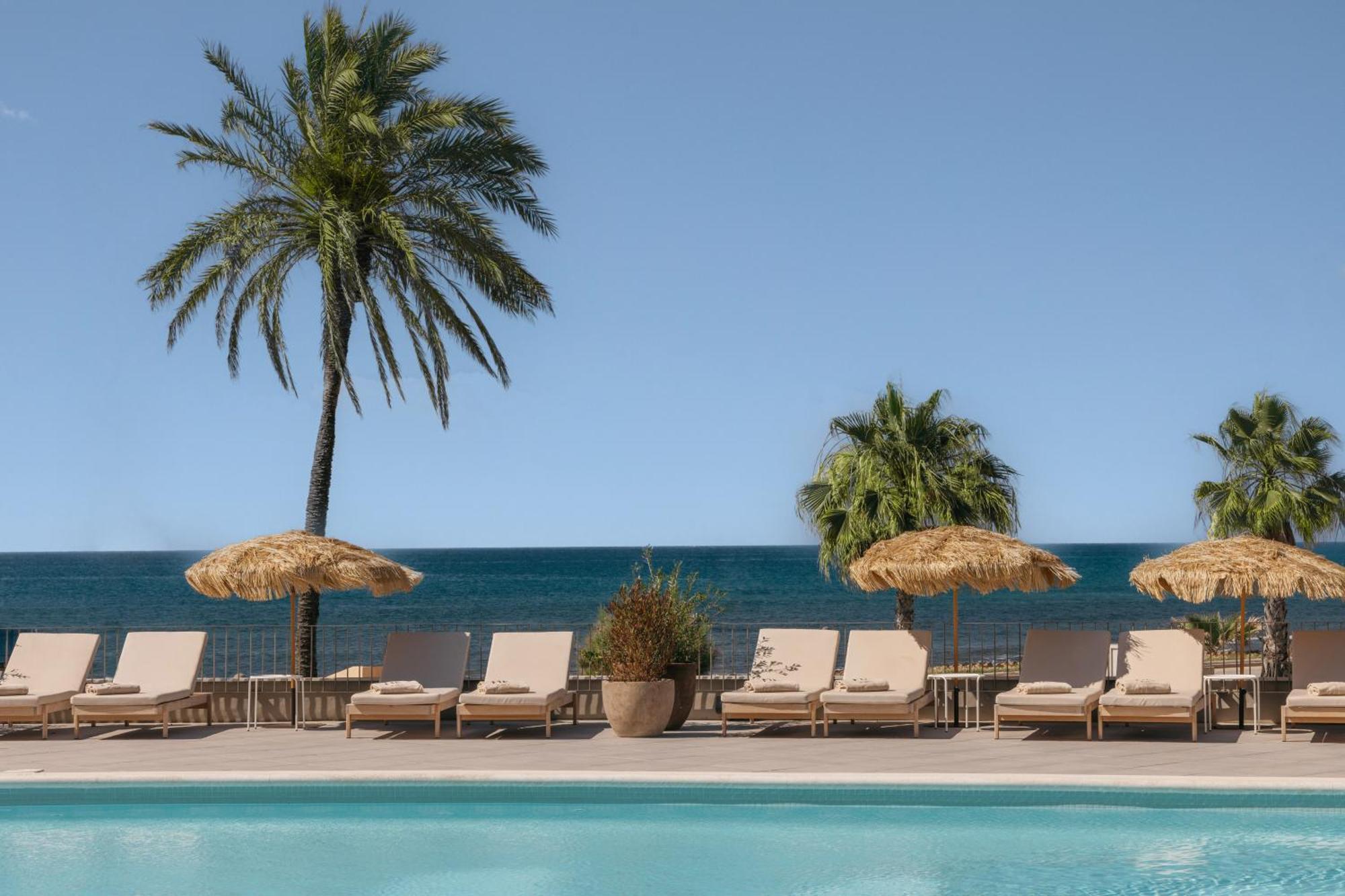 Hotel Me Sitges Terramar Exteriér fotografie The pool at the Hotel