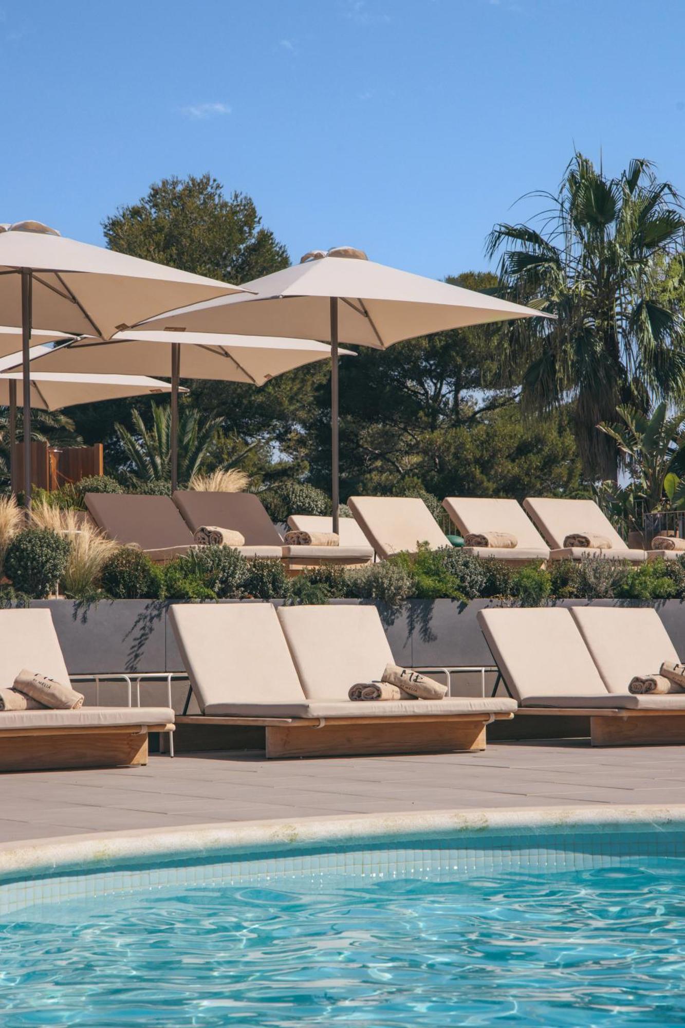 Hotel Me Sitges Terramar Exteriér fotografie The pool at the Four Seasons Resort