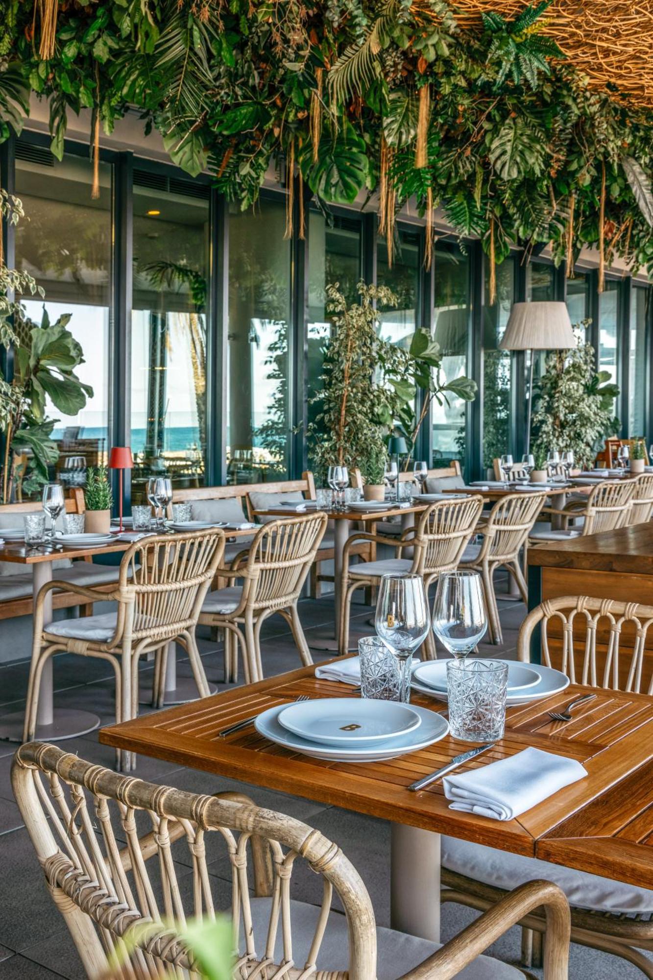 Hotel Me Sitges Terramar Exteriér fotografie Restaurant